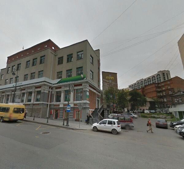 Отделение банка Траст по адресу Океанский проспект 15а